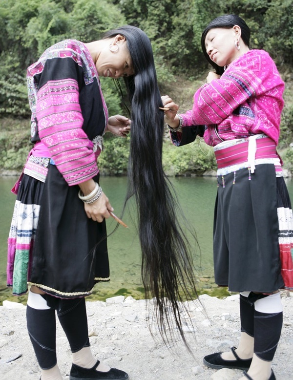 
Mái tóc dài của người phụ nữ Dao (Trung Quốc) gây ấn tượng với nhiều người. Ảnh: gettyimages