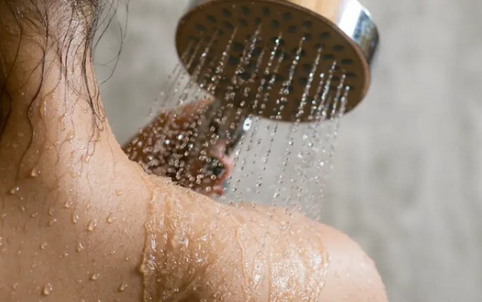  
Nên tắm trước khi ăn hoặc sau khi tập thể dục khoảng 1 tiếng đồng hồ để cơ thể khô mồ hôi và trở về trạng thái bình thường. Ảnh: baomoi
