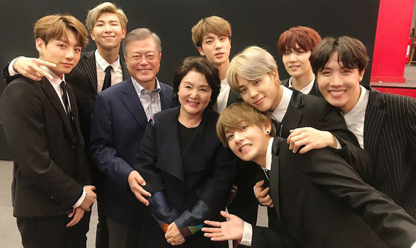  
BTS được tổng thống Hàn Quốc khen ngợi vì đóng góp vào sự phát triển văn hoá nghệ thuật quốc gia (Ảnh Naver)