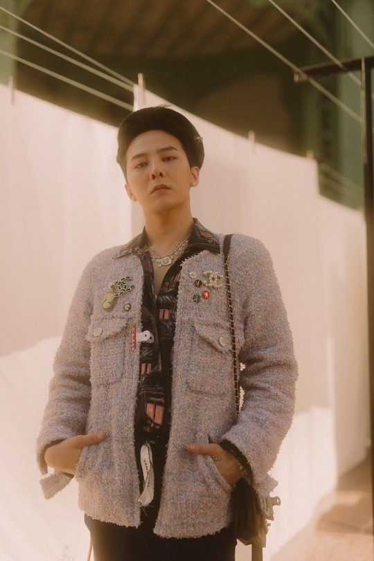 
G-Dragon đã nhiều lần gây bão khi diện áo tweed. Ảnh: Pinterest