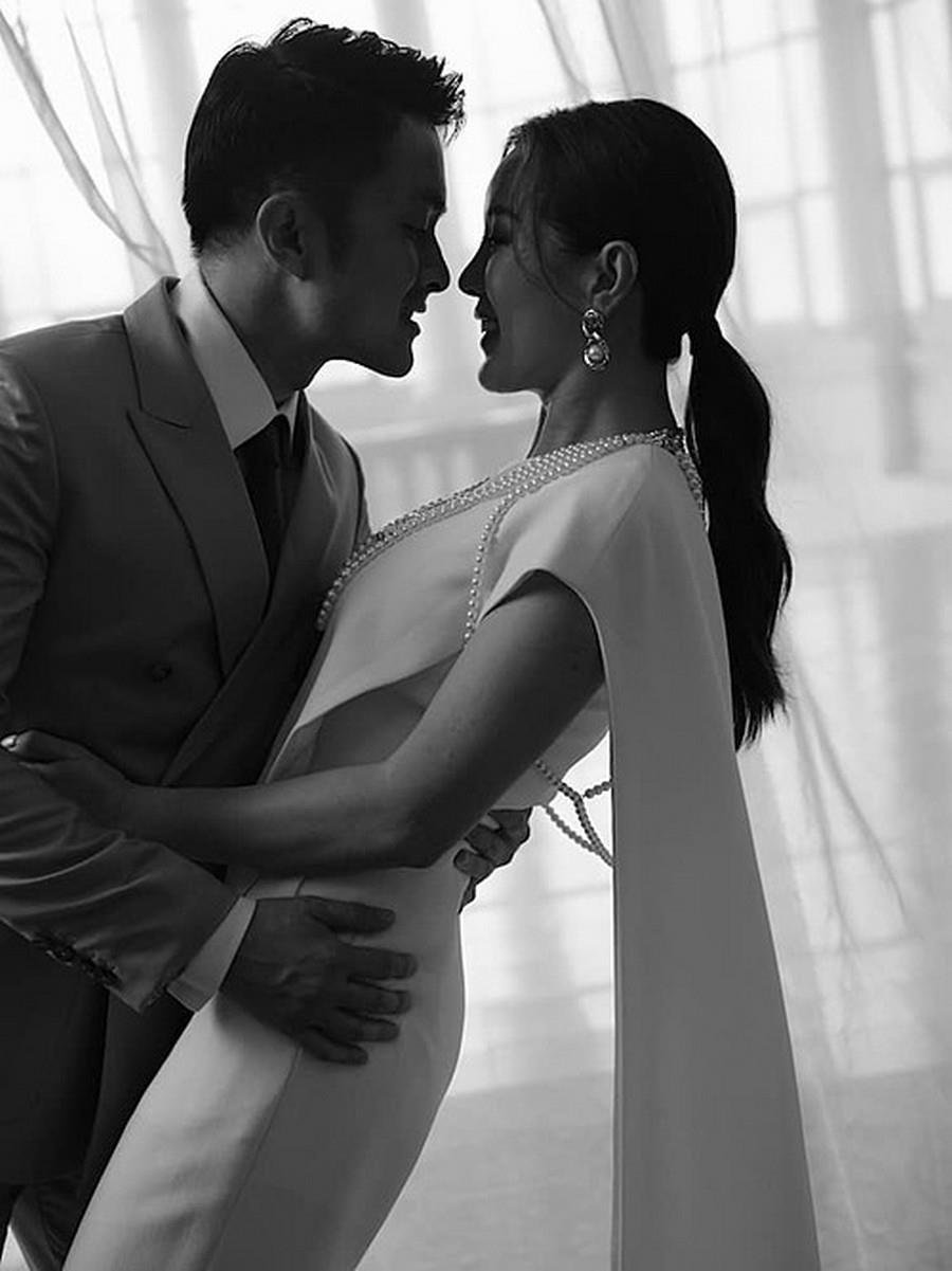  
Hoa hậu Thu Hoài và bạn trai kỷ niệm 5 năm yêu nhau, kiểu chụp ảnh và trang phục như ảnh cưới thể hiện tình cảm mặn nồng của cặp đôi. (Ảnh: FBNV)