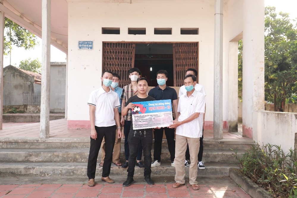 Hoàng Hồng Quang và cộng đồng YouTube Game tặng 75.000 khẩu trang y tế phòng dịch