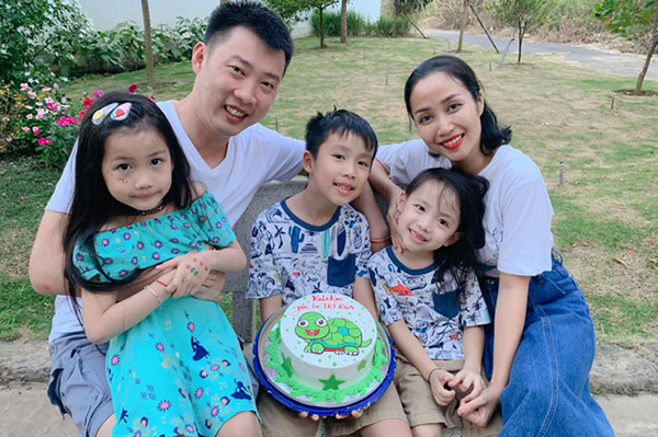  
Gia đình Ốc Thanh Vân có 3 nhóc tì xinh xắn. (Ảnh: FBNV)