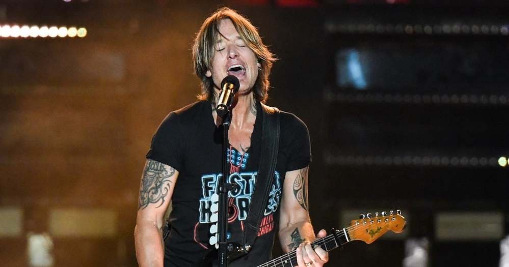  Phong cách gắn liền với tên tuổi Keith Urban. (Ảnh: Pinterest)