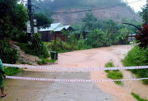 
Huyện Tây Giang bị cô lập do mưa lũ. (Ảnh: Báo Quảng Nam)