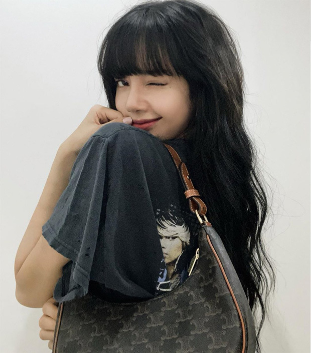  
Lisa đã sử dụng mẫu túi này từ tháng 7/2019. (Ảnh: IGNV)