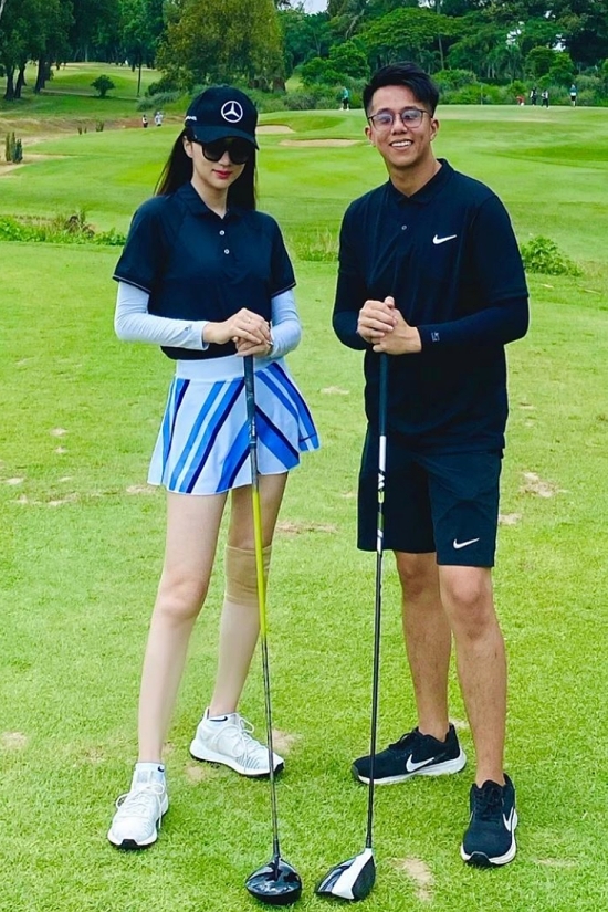 
Từ ngày hẹn hò Matt Liu, Hương Giang cũng có sở thích đánh Golf. (Ảnh: FBNV)