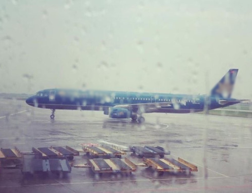 Cơn mưa bất chợt ghé qua sân bay Nội Bài. (Ảnh: VTC).
