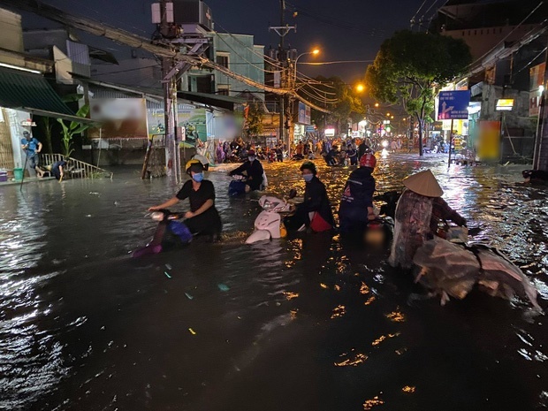 
Sài Gòn sắp tới sẽ đón nhận những cơn mưa lớn kéo dài. (Ảnh: VNExpress)