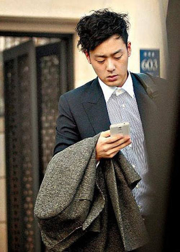
Ông xã của Jeon Ji Hyun là một doanh nhân thành đạt với ngoại hình không kém diễn viên điện ảnh là bao (Ảnh: Koreaboo)