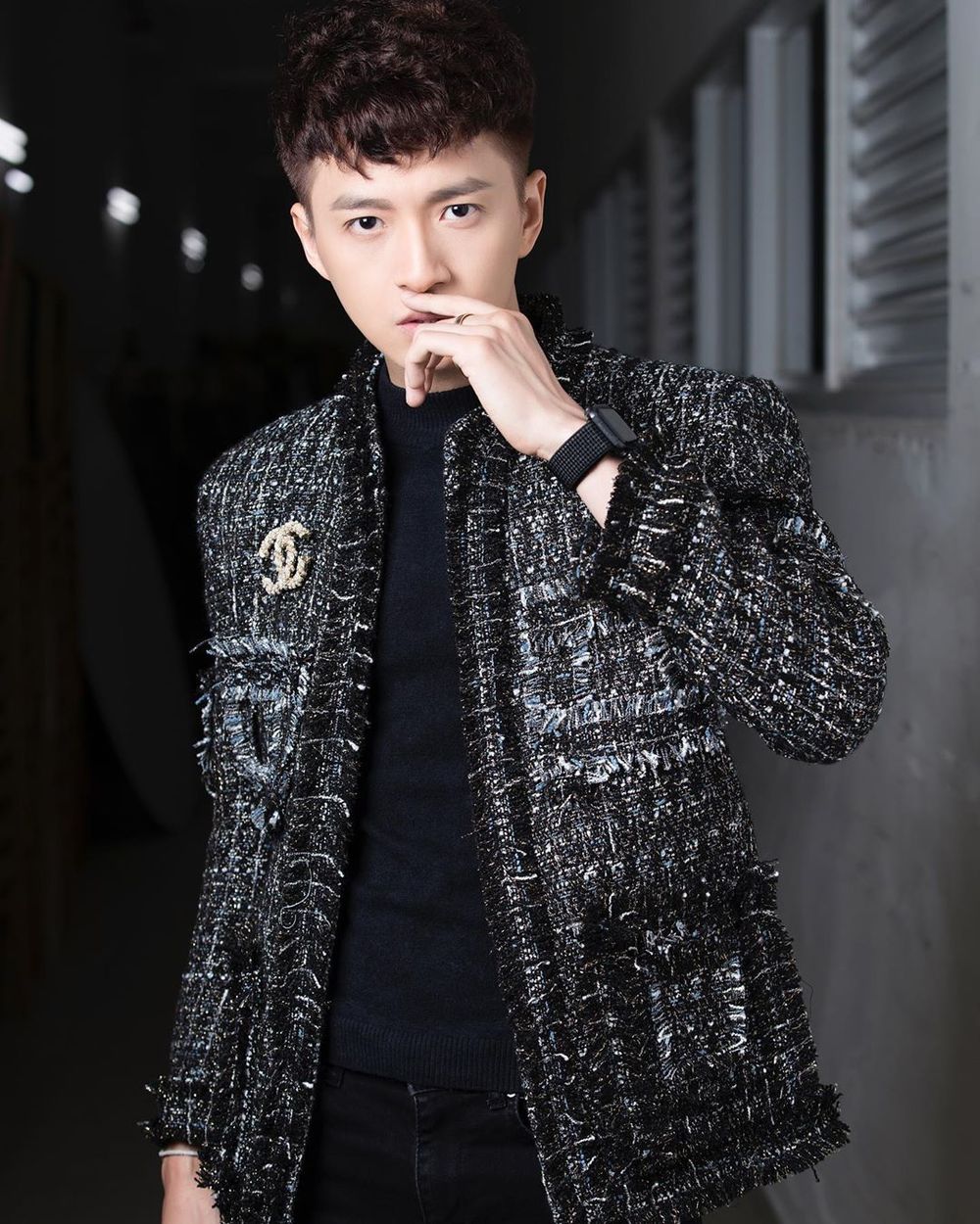 Đụng hàng áo khoác Chanel hơn 150 triệu Châu Bùi sang chảnh lấn át Liu  Wen Victoria Song  Phong cách sao  Việt Giải Trí