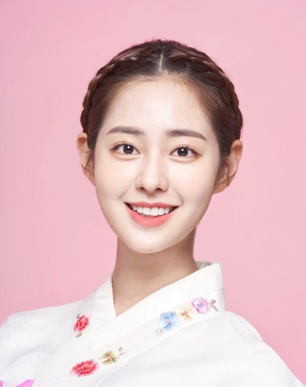  
Bên cạnh vẻ đẹp thanh tao, cô nàng còn là sinh viên một trong những Đại học danh giá nhất Hàn Quốc (Ảnh: Koreaboo)