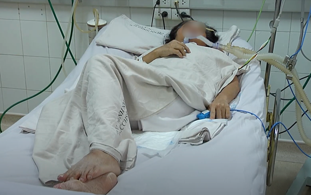 
Một nữ bệnh nhân bị ngộ độc do ăn Pate Minh Chay đang điều trị tại BV Bệnh Nhiệt đới TP.HCM. (Ảnh: Pháp Luật)