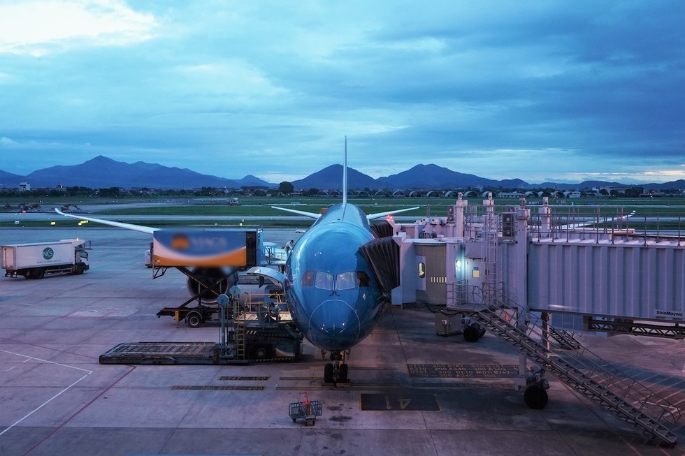  
Máy bay sẵn sàng cất cánh tại sân bay Nội Bài (Ảnh: Thanh Niên)