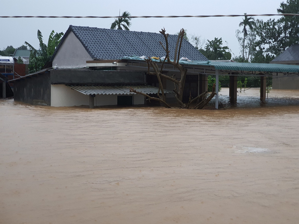  
Ngập lụt nhiều nơi tại khu vực miền Trung. (Ảnh: Thanh Niên)
