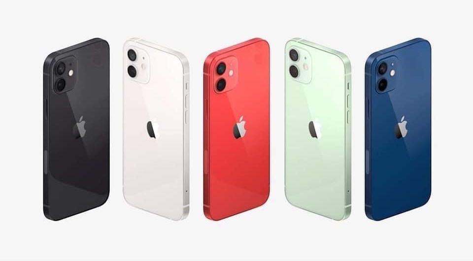 iPhone 12 màu xanh dương là lựa chọn hoàn hảo cho những ai yêu thích màu sắc tươi mới và trẻ trung. Với sắc xanh cá tính và đặc biệt, phiên bản iPhone 12 của bạn sẽ trở nên nổi bật và thu hút mọi ánh nhìn. Bên cạnh đó, vẻ đẹp của chiếc điện thoại còn được bảo vệ bởi những kính cường lực cao cấp giúp tránh trầy xước và va đập.