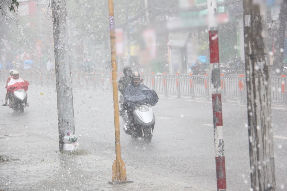  
Áp thấp nhiệt đới sẽ gây mưa lớn tại nhiều tỉnh thành ở miền Trung. (Ảnh: VTC)