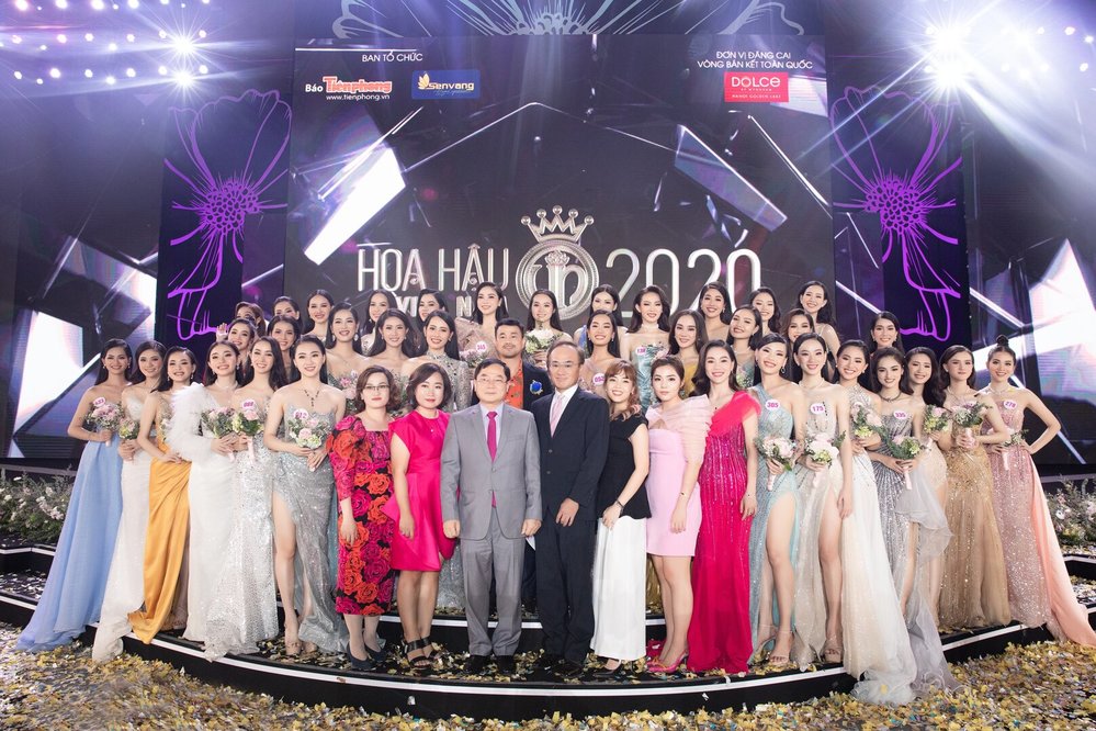  
Đại diện AQUA Việt Nam chụp ảnh lưu niệm cùng 35 thí sinh vào Chung kết - Tin sao Viet - Tin tuc sao Viet - Scandal sao Viet - Tin tuc cua Sao - Tin cua Sao