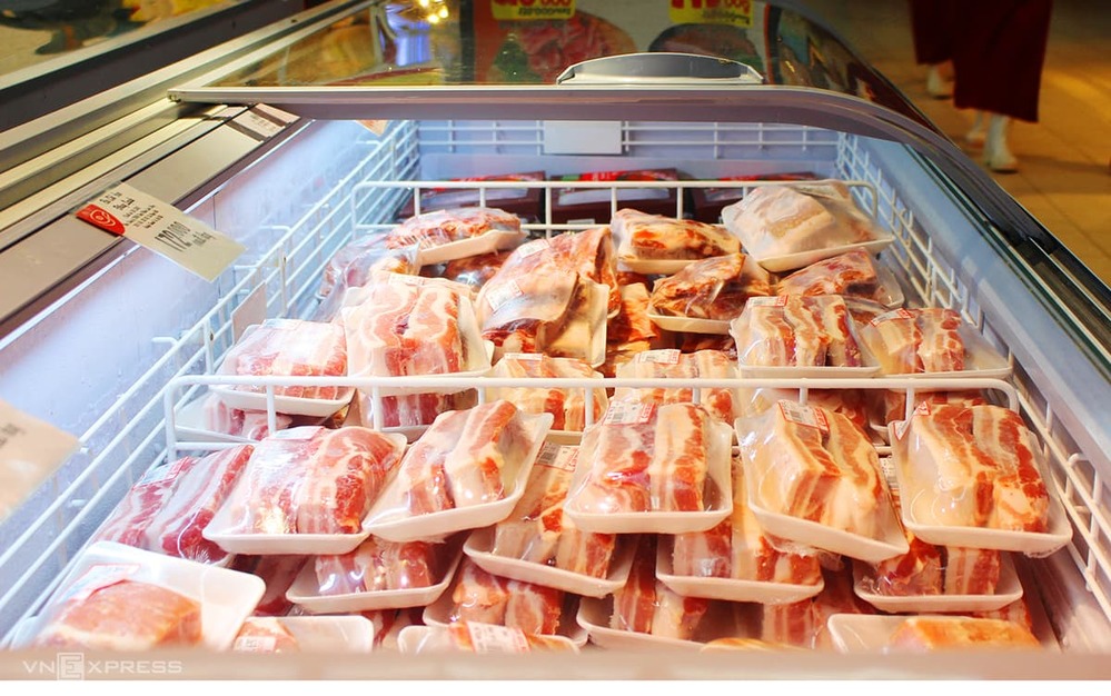  
Thịt lợn được bày bán trong siêu thị (Ảnh: VNExpress)