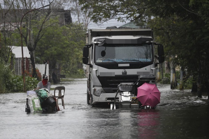  
Một khu vực ở Philippines bị ngập sau khi bão Molave quét qua. (Ảnh: AP)