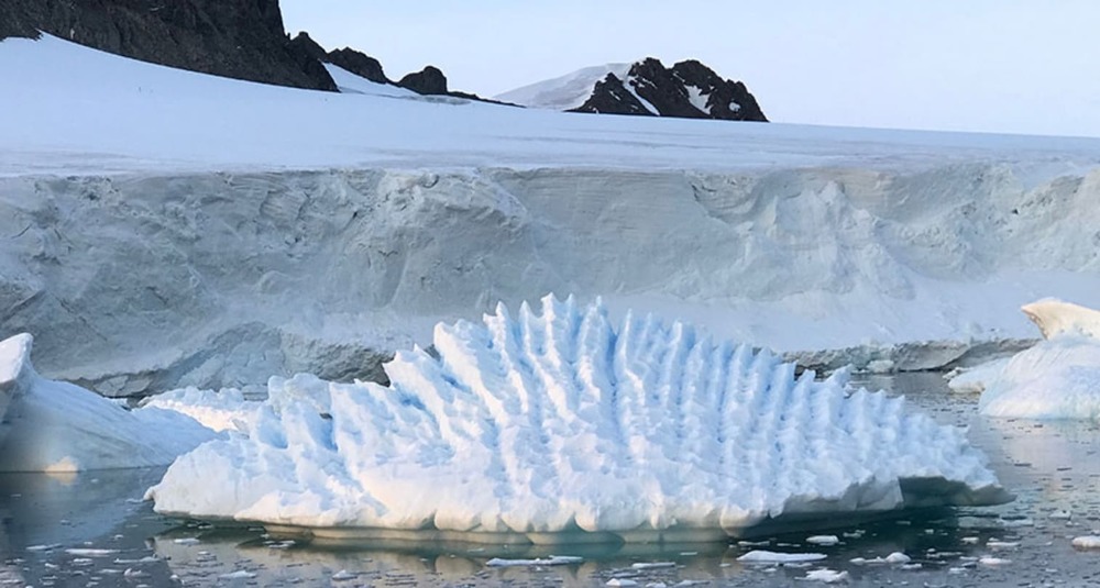  
Thềm băng ở Nam Cực đang tan dần. (Ảnh: Twitter)