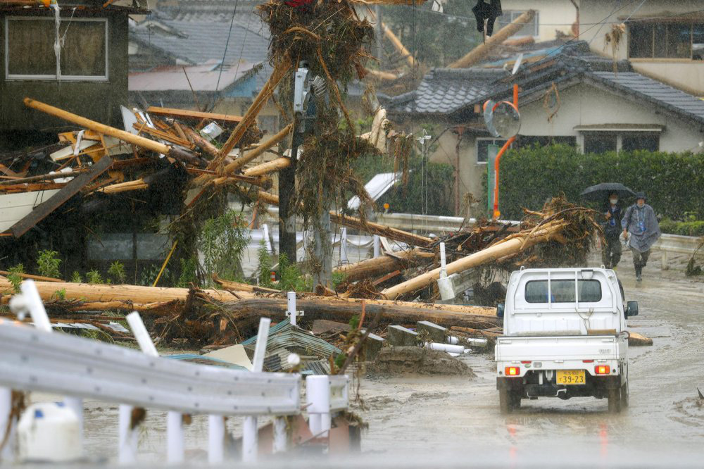
Một khu vực ở Nhật Bản bị phá hủy sau khi bão đổ bộ vào tháng 7/2020. (Ảnh: AP)
