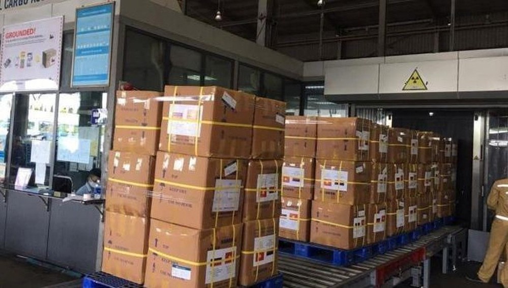  
Việt Nam gửi hàng trợ giúp nhân đạo cho Nga hồi tháng 8 vừa qua. (Ảnh: Đại sứ quán Nga)