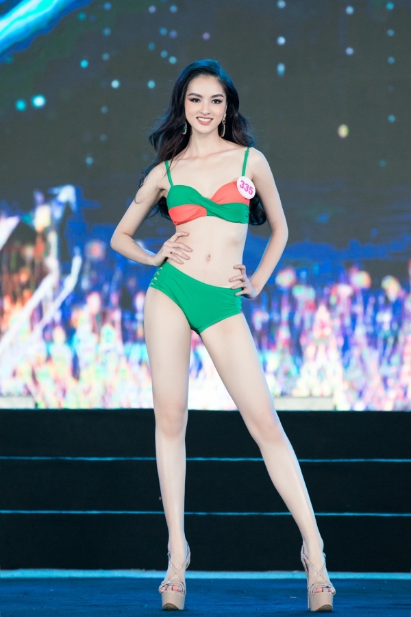 “Bỏng mắt” với phần trình diễn bikini của Top 40 Hoa hậu Việt Nam 2020 - Tin sao Viet - Tin tuc sao Viet - Scandal sao Viet - Tin tuc cua Sao - Tin cua Sao