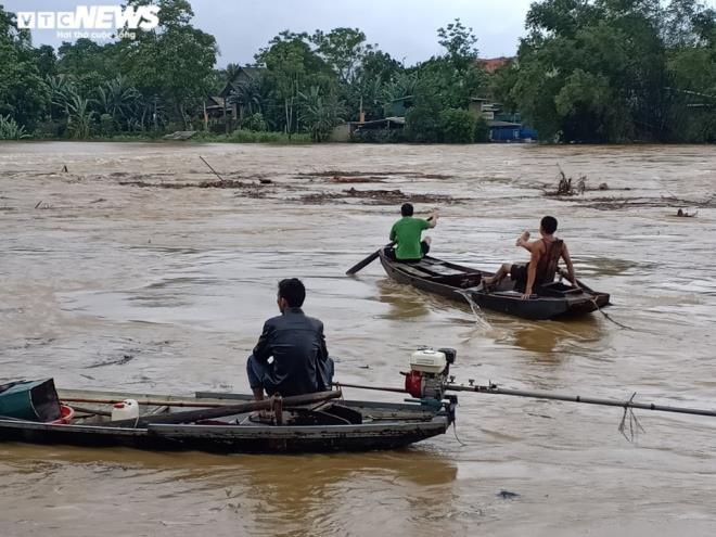 
Nước sông dâng cao ở Hà Tĩnh sau bão số 9. (Ảnh: VTC)