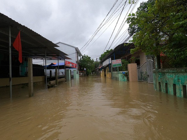  
Một khu vực tại Thừa Thiên Huế ngập nặng. (Ảnh: Tổ Quốc).