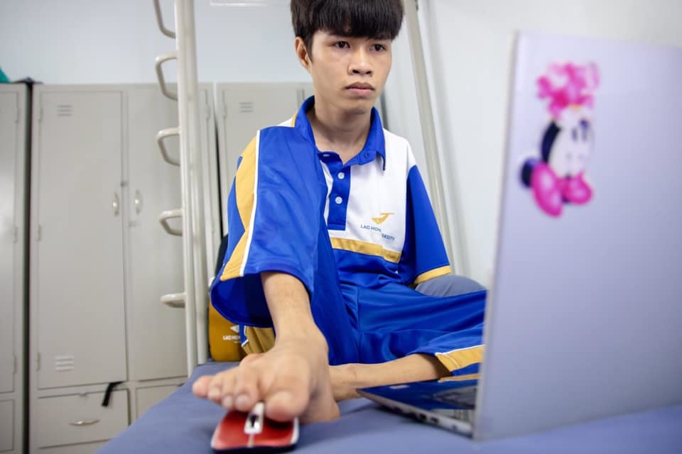 
Hạnh đã trở thành tân sinh viên ngành Công nghệ thông tin của Đại học Lạc Hồng (Đồng Nai). (Ảnh: Hồ Hữu Hạnh)