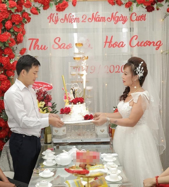 
Cặp đôi Thu Sao - Hoa Cương mới đây vừa kỷ niệm 2 năm ngày cưới. (Ảnh: FBNV)