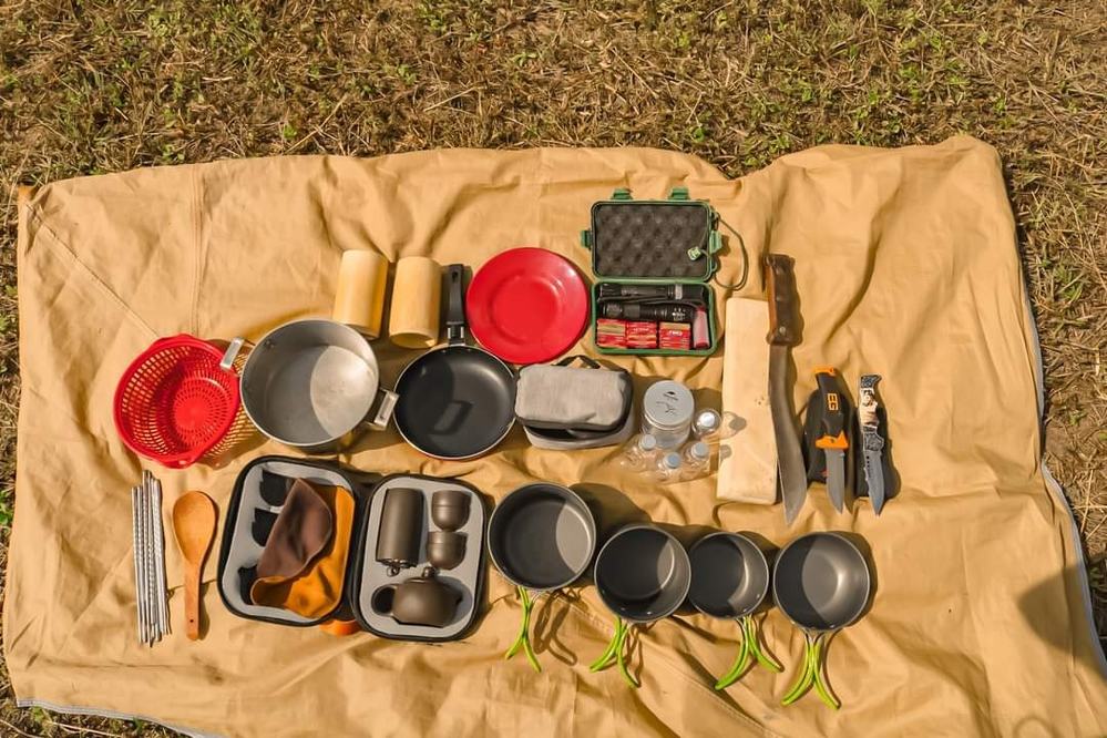  
Nếu là camping kết hợp trekking thì chỉ nên ưu tiên mang những đồ dùng thực sự cần thiết.