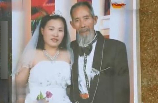  
Ảnh cưới của cặp đôi chênh nhau 45 tuổi. Ảnh: Weibo