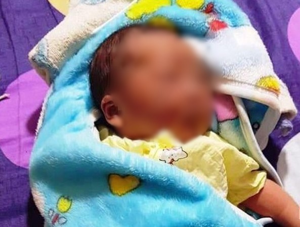 
Em bé sơ sinh mới được tìm thấy bị bỏ rơi ở Hà Tĩnh. (Ảnh: Dân Trí)