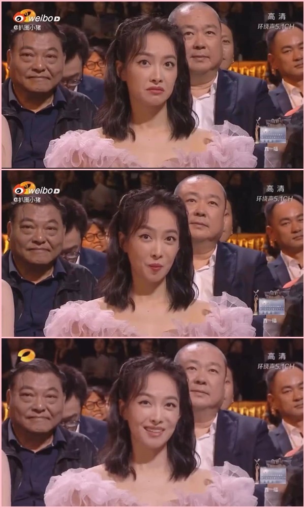 
Tống Thiến từ biểu cảm trề môi đến nở nụ cười trước ống kính. (Ảnh: Weibo).