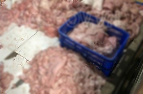  
1,5 tấn da, mỡ lợn được phát hiện chế biến mất vệ sinh. (Ảnh: Công An Đồng Nai)