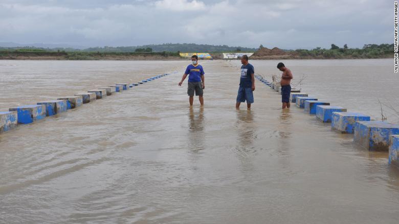  
Philippines đối mặt tình trạng ngập lụt do mưa bão liên tiếp đổ bộ. (Ảnh: Inquirer).