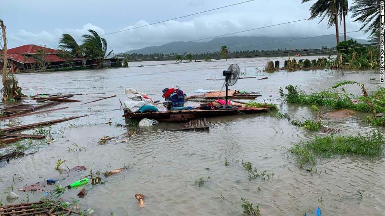  
Cơn bão Molave vừa qua cũng khiến Philippines đối mặt nhiều thiệt hại. (Ảnh: SCMP).