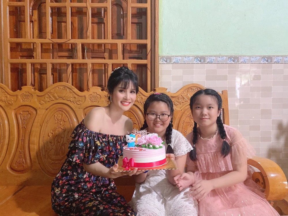  
Thảo Trang chuẩn bị sinh nhật cho con gái cưng. (Ảnh: FBNV)