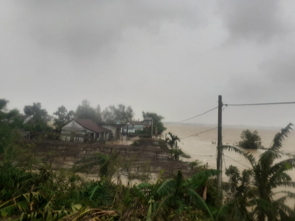 
Nước ngập khắp nơi tại Thừa Thiên Huế. (Ảnh: FB: Huế).