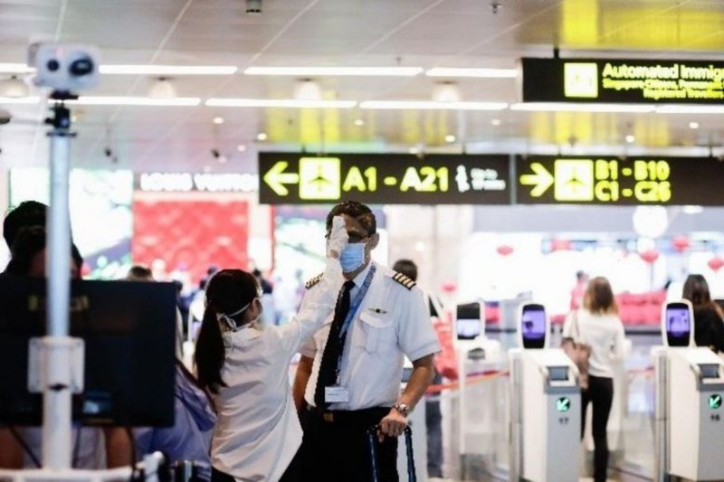  
Mọi người đều được đo thân nhiệt cẩn thận tại sân bay tại Singapore (Ảnh: Tổng Cục Du lịch Singapore)