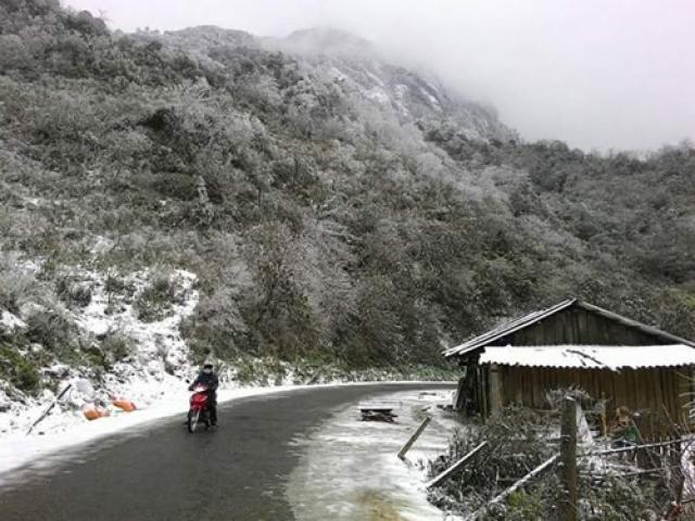  
Vùng núi xảy ra hiện tượng mưa tuyết. (Ảnh: VietNamNet).