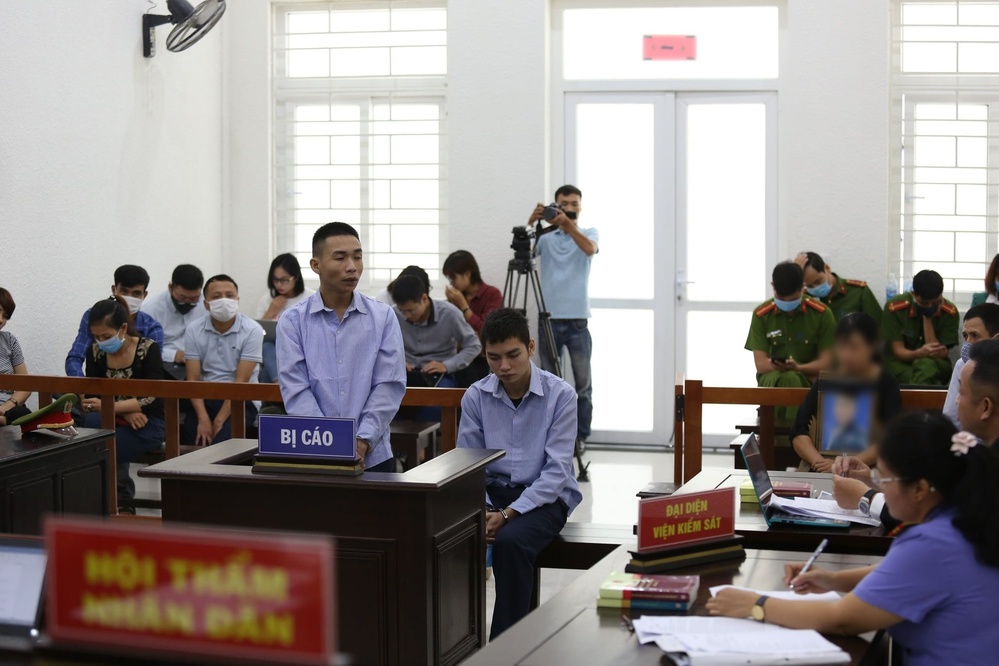  
Hình ảnh các bị cáo tại tòa. (Ảnh: Dân Việt).