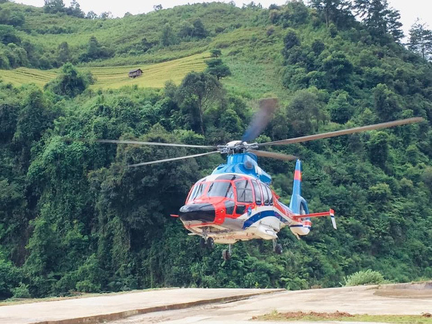  
Chiếc trực thăng đưa Ninh đi ngắm cảnh (Ảnh: Thanh Niên)