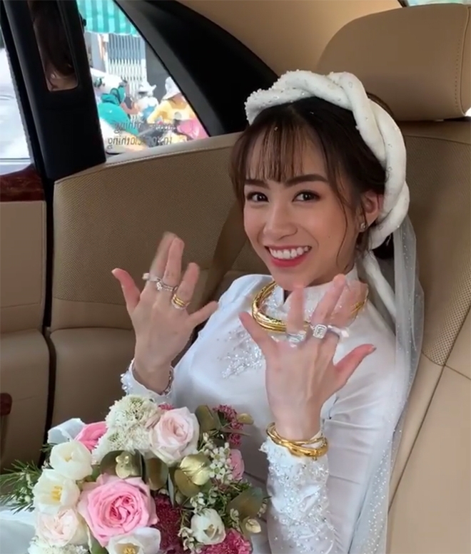  
Joyce Phạm rạng rỡ, tươi tắn trong ngày cưới. (Ảnh: Chụp màn hình)