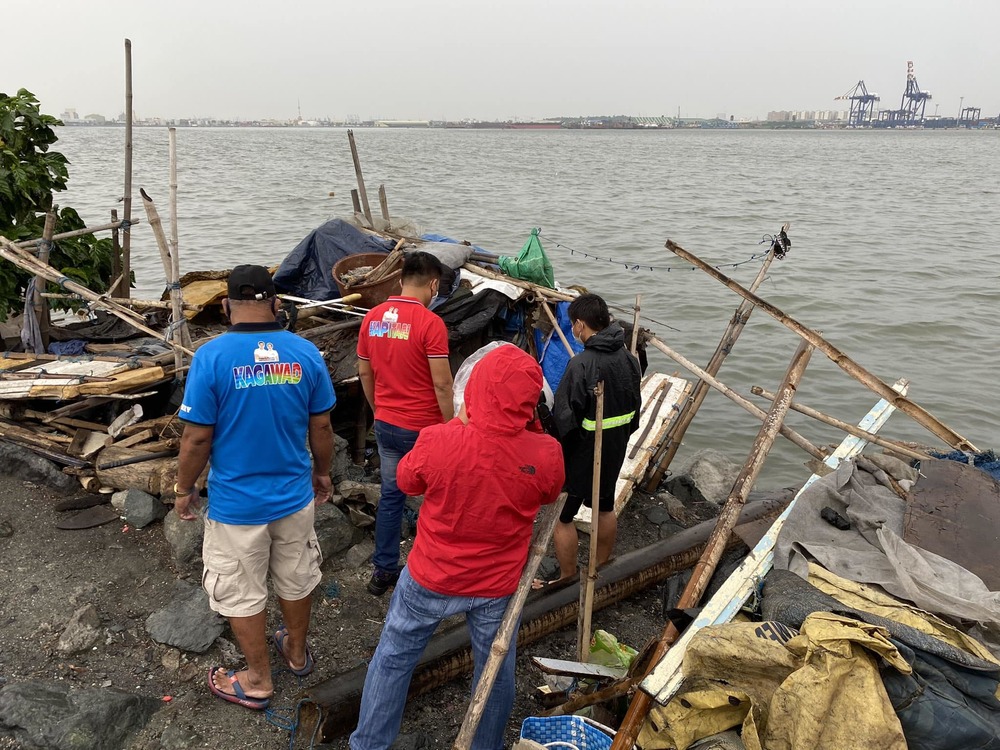 
Khu vực ven biển Philippines thiệt hại nặng hơn rất nhiều. (Ảnh: CNN Philippines).