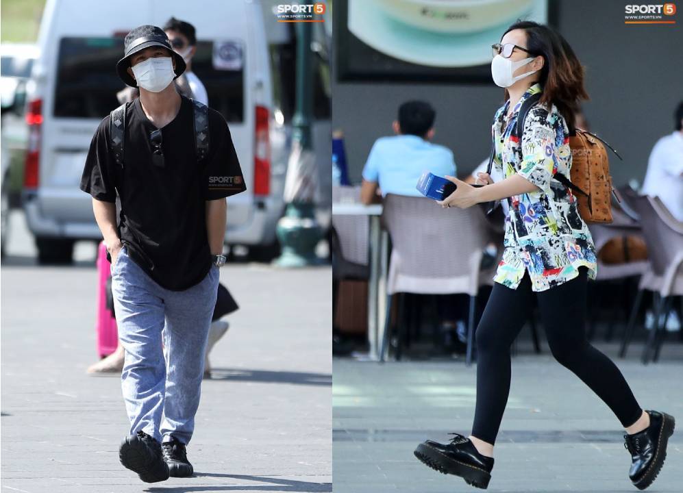  
Viên Minh mặc đồ năng động khi ở sân bay, Công Phượng mang khẩu trang kín mít. (Ảnh: Sport5)