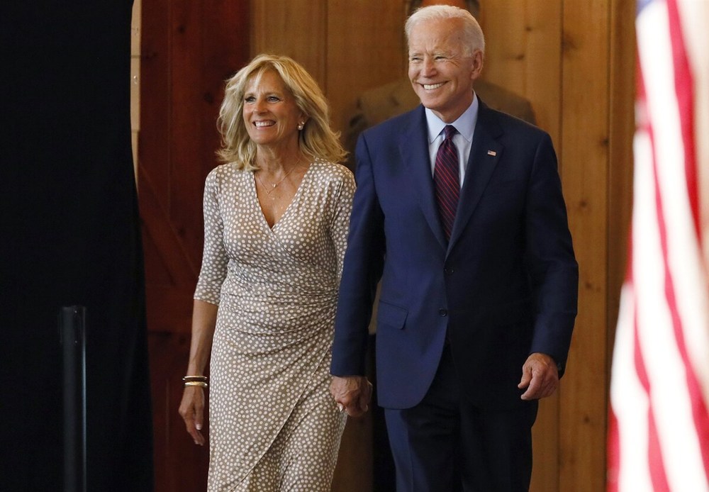  Ông Joe Biden và người vợ thứ hai. (Ảnh: AP).