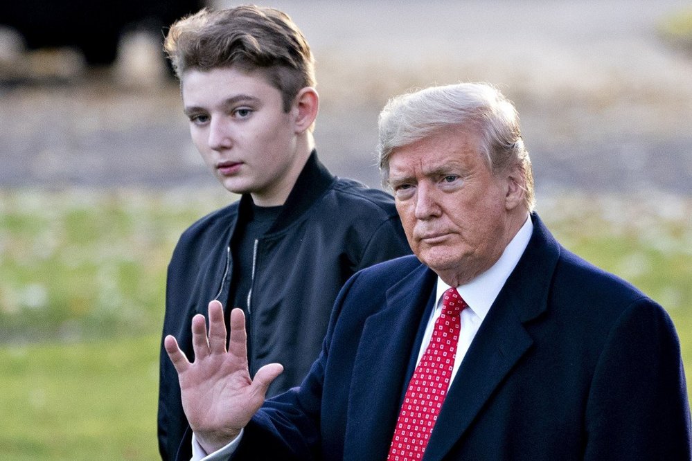  
Nếu không còn là “hoàng tử Nhà Trắng”, Barron Trump vẫn được bảo vệ an ninh nghiêm ngặt đến năm 16 tuổi. (Ảnh: Daily Mail) 